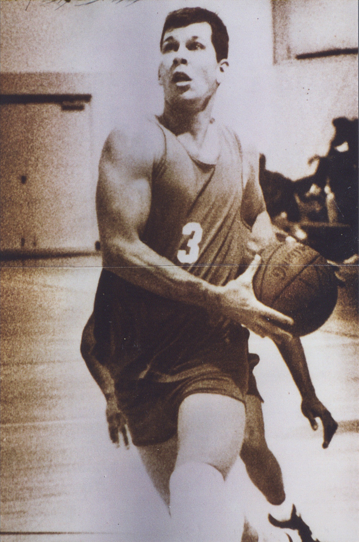 Basketball legend Thumper Newman